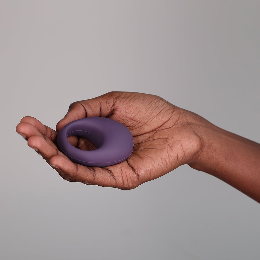 Je Joue Mio Rechargeable Vibrating Silicone Cock Ring Purple - Image 5