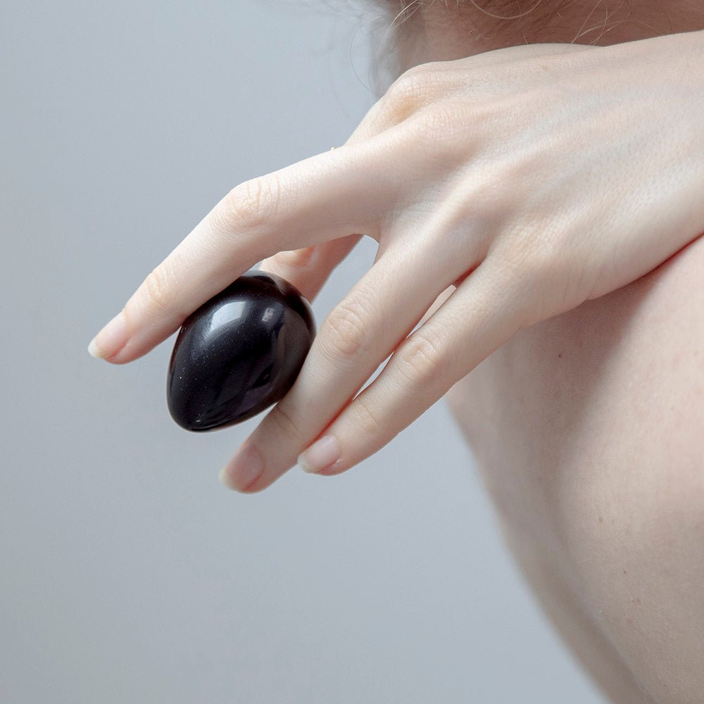 Chakrubs Xaga Yoni Egg Obsidian (drilled) - Image 4