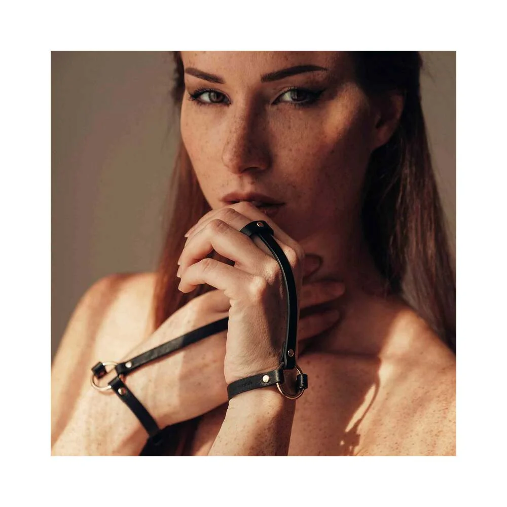 Bijoux Indiscrets Maze Hand Bracelet Harness - Image 5
